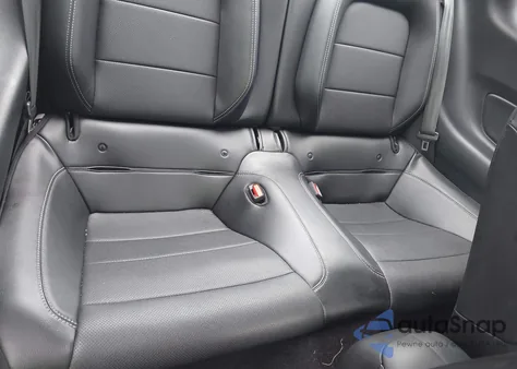 2021 Ford Mustang Ecoboost Premium Fastback z USA, uszkodzony, nr VIN 1FA6P8TH4M5106861